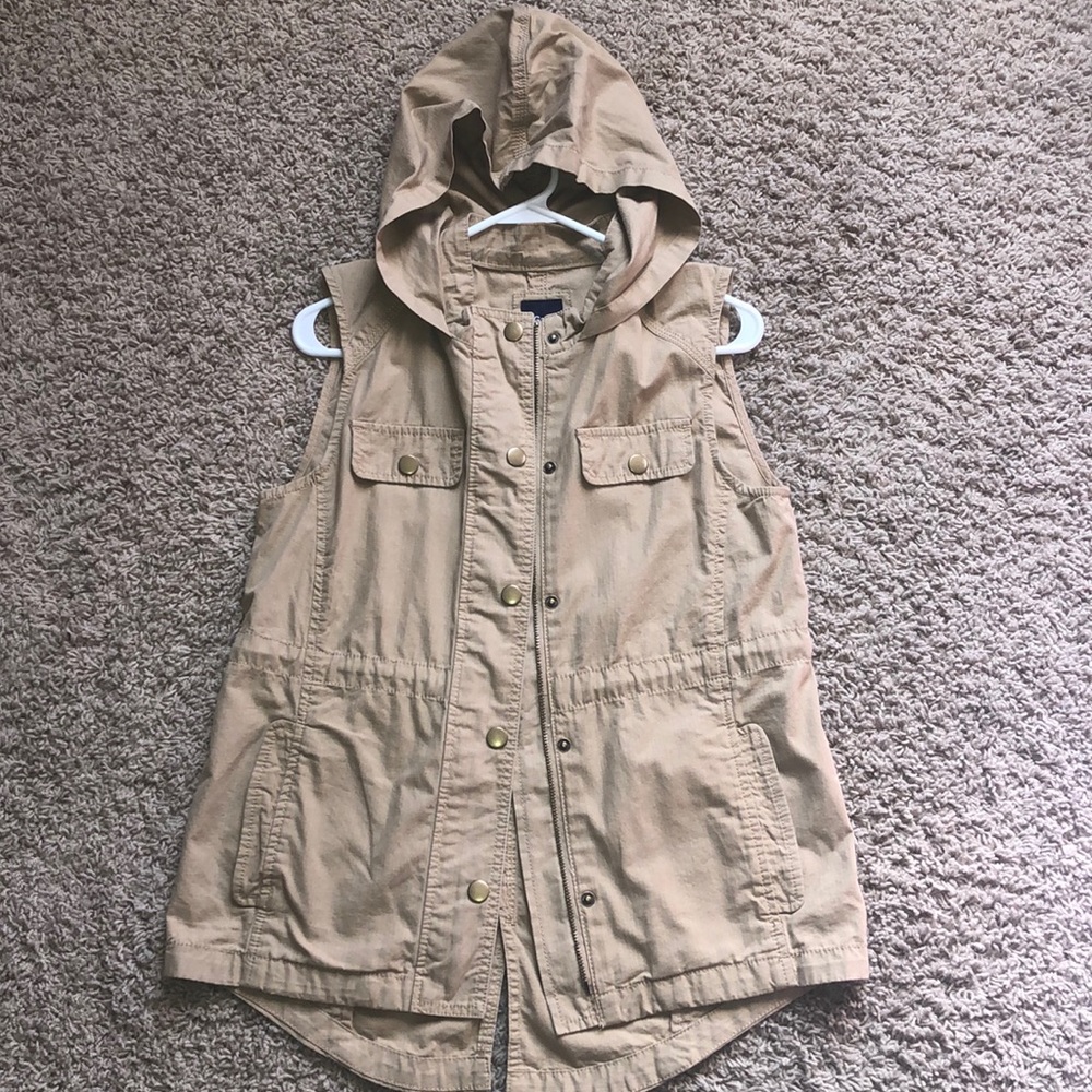 Women’s Gap khaki vest